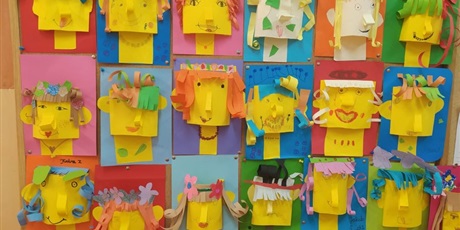 Powiększ grafikę: Prace plastyczne wykonane przez uczniów klasy 1b przedstawiające Marzanny.