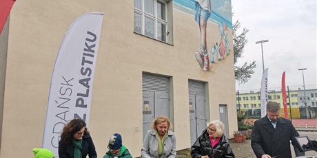 Powiększ grafikę: uroczyste-odsloniecie-muralu-w-ramach-akcji-gdansk-bez-plastiku-309665.jpg